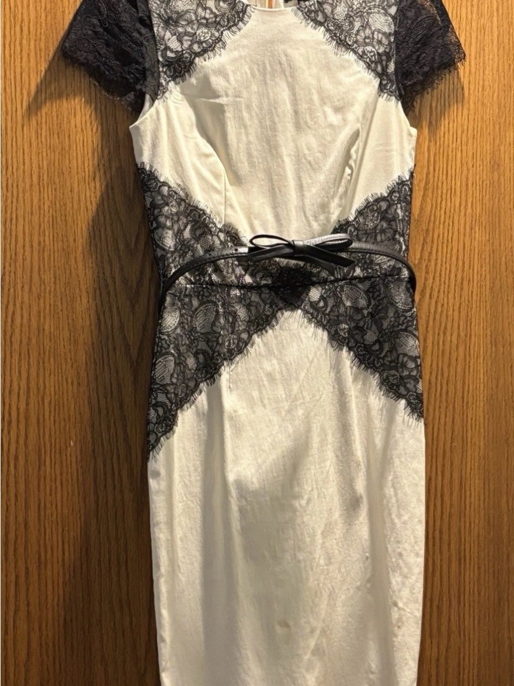 Women's Ivory Lace-Trim Slip Dress with Black Accents size 6